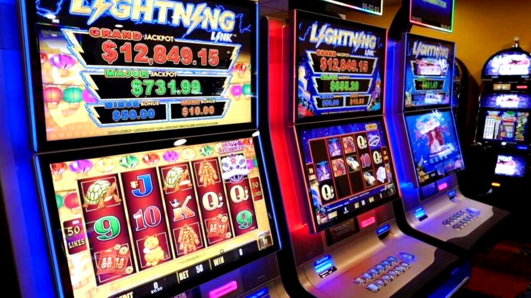 €325 Daily freeroll slot tournament at CoolCat Casino