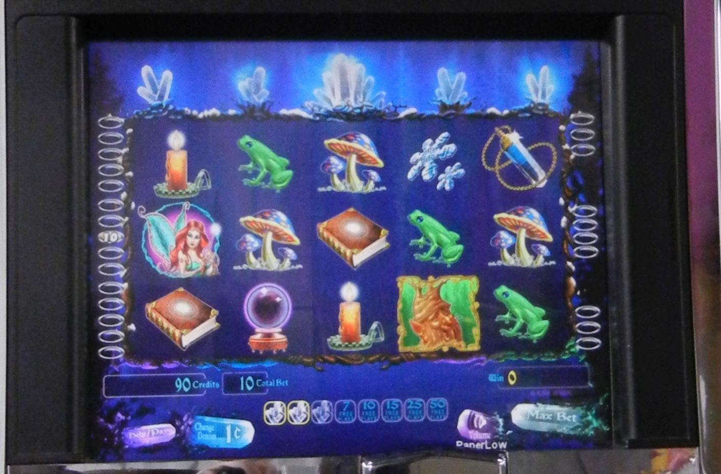 $735 Daily freeroll slot tournament at Free Spin Casino