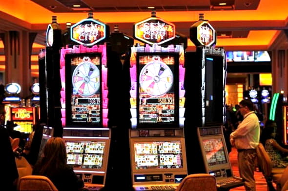 €185 Daily freeroll slot tournament at Cafe Casino
