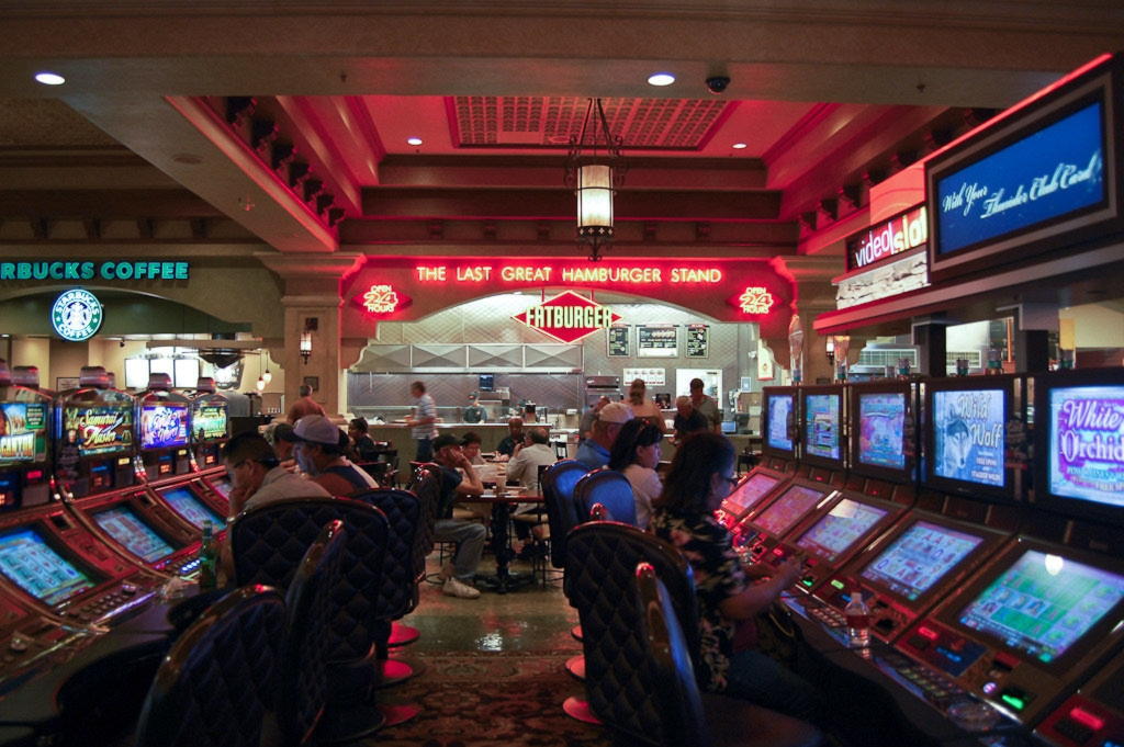 EUR 340 Mobile freeroll slot tournament at Cherry Jackpot Casino