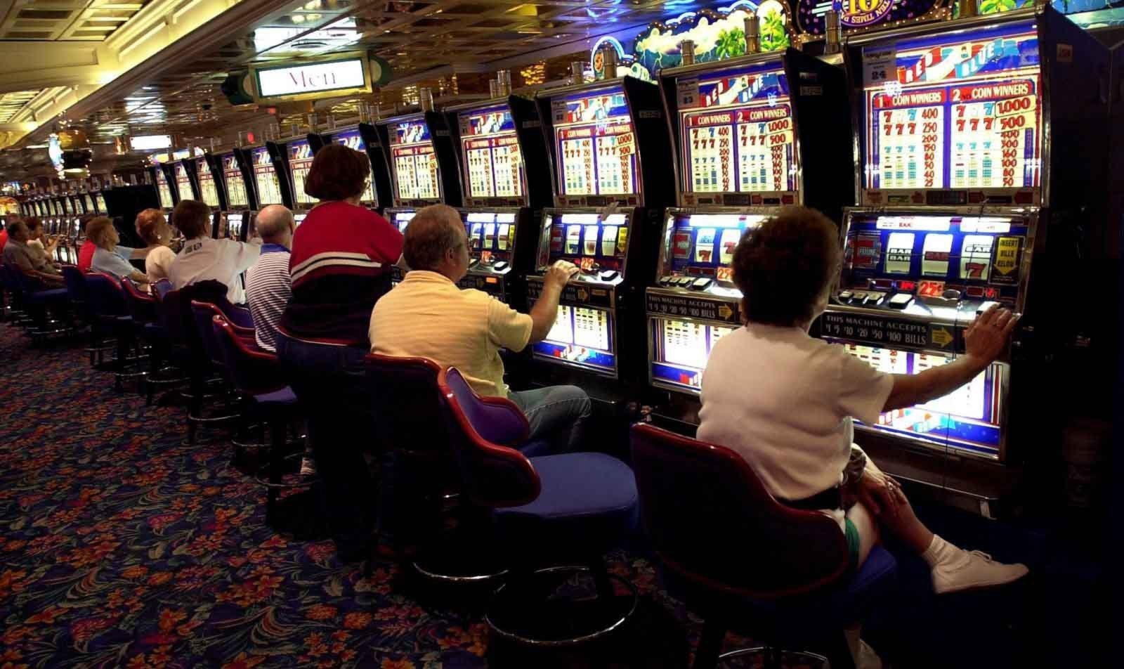 EUR 875 Daily freeroll slot tournament at Eclipse Casino