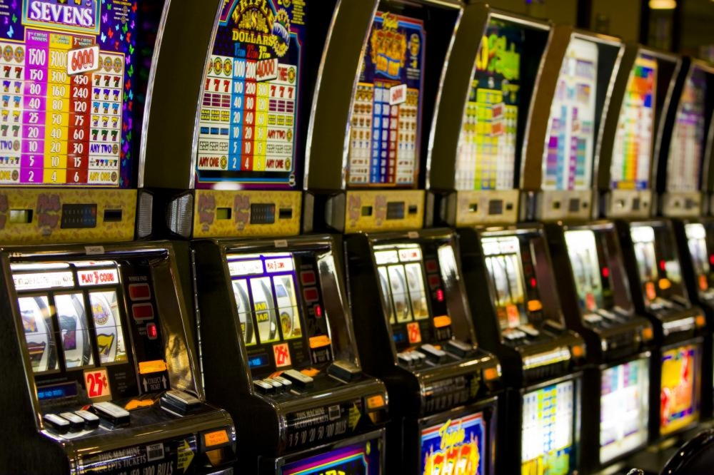 EUR 888 Mobile freeroll slot tournament at Golden Lion Casino