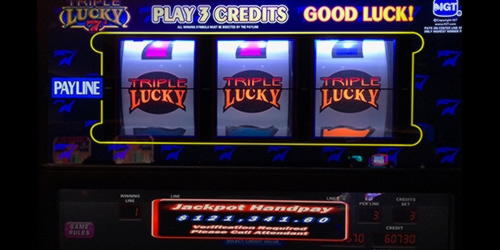 €66 Daily freeroll slot tournament at Vegas Crest Casino